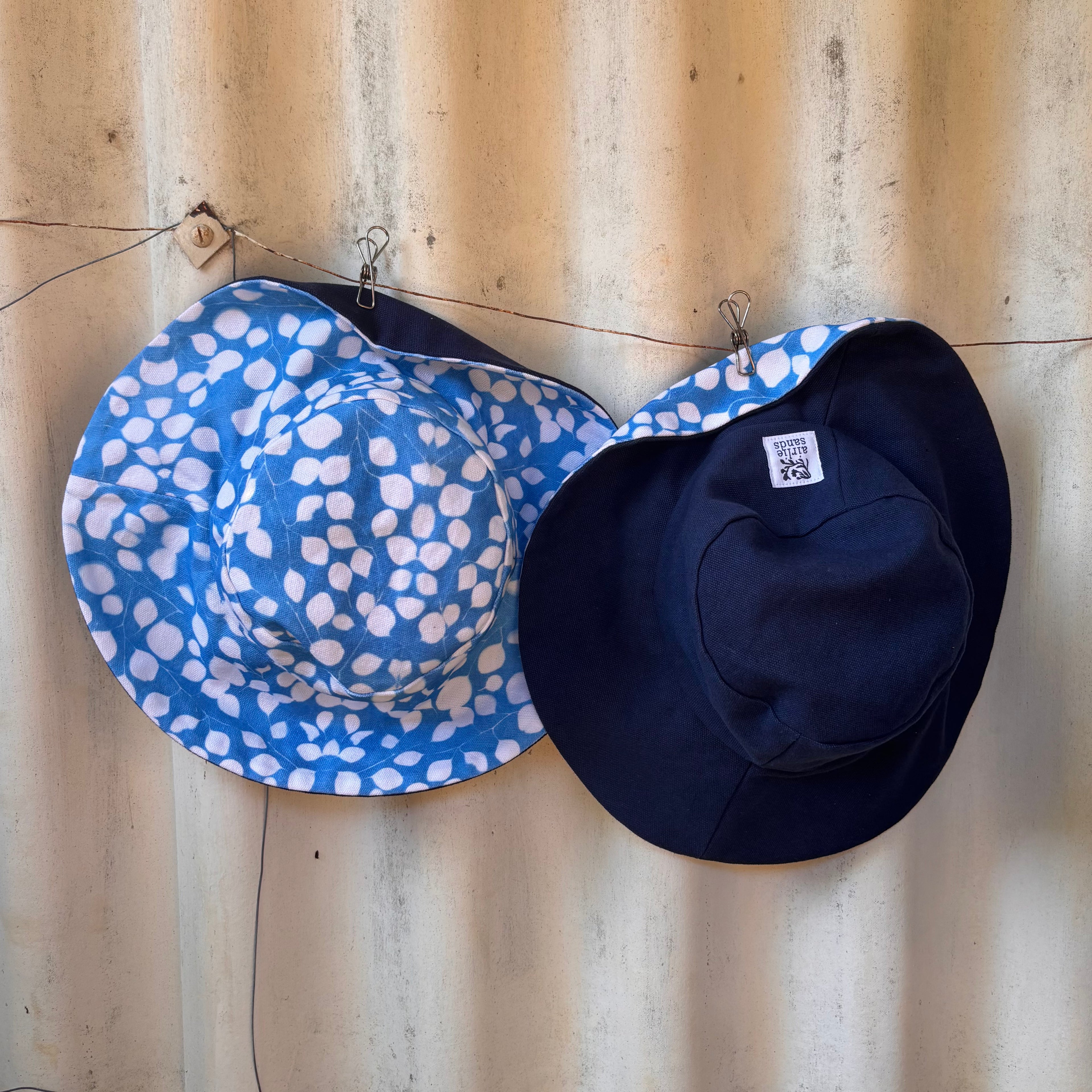 REVERSIBLE CANVAS BUCKET HAT